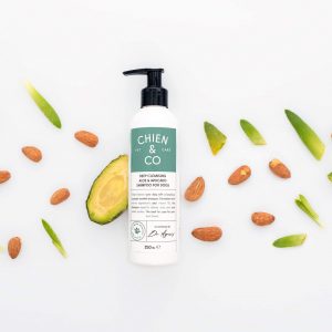 Deep Cleansing Aloe And Avocado Shampoo For Dogs Product